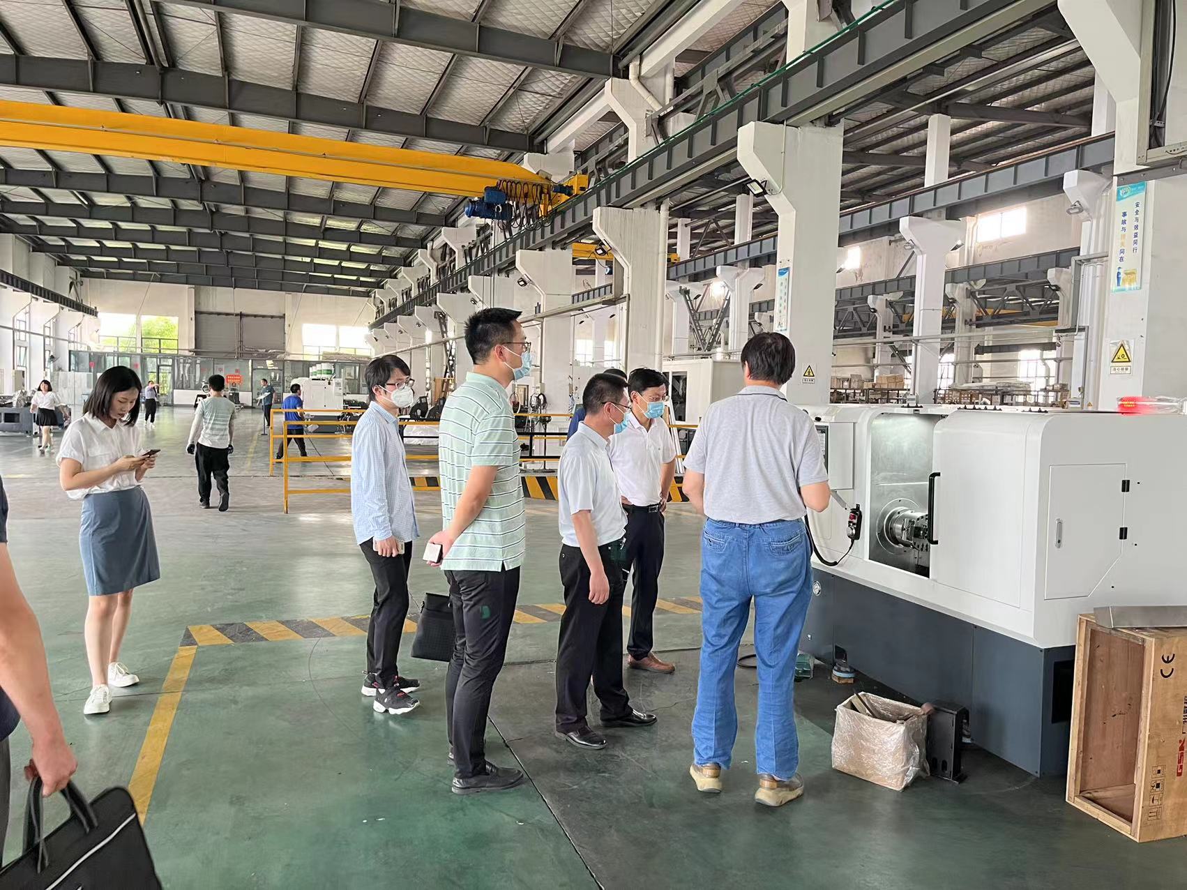 區(qū)政府領導來(lái)我司參觀考(kǎo)察，深入溝通(tong)交流